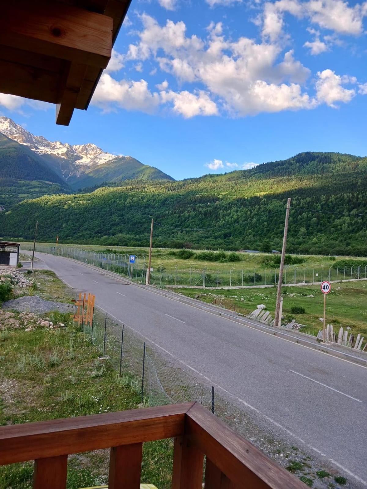 Cottage Qel Местия Екстериор снимка